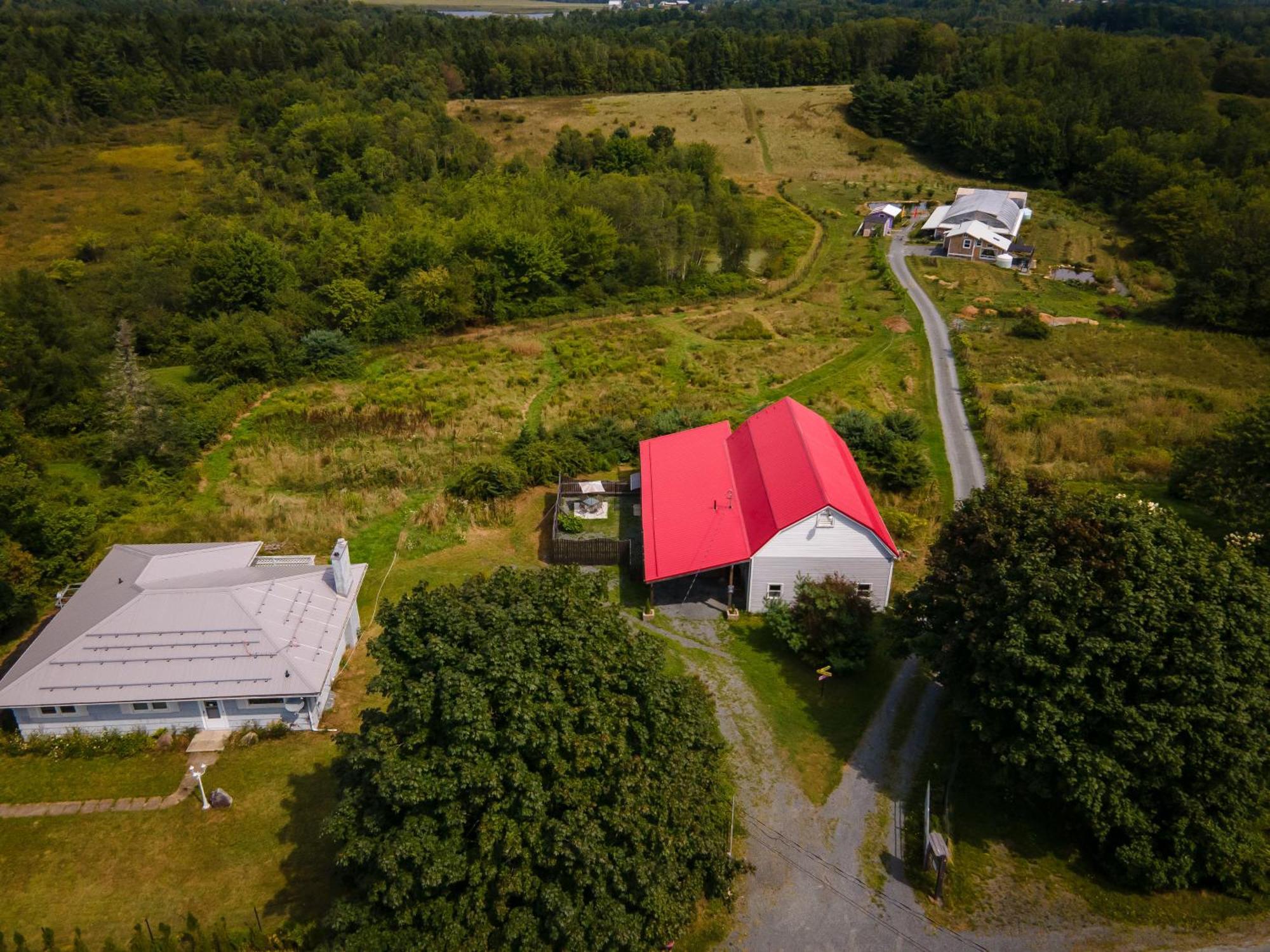 Beautiful Home On Sunny Acreage Lunenburg Exterior foto